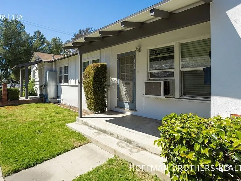 12427 1/2 Chandler Blvd #12427-1/2 — Photo 7