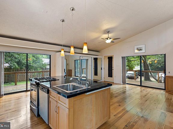 5th image of 1601 Harvey Rd