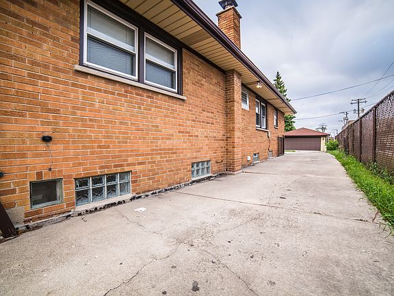 4th image of 2121 Sunnyside Ave