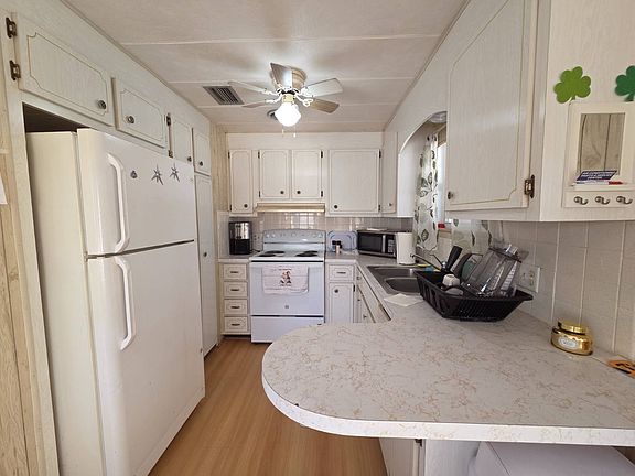 3rd image of 361 Siesta Ln