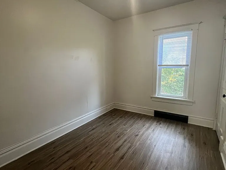 631 S 5th Ave — Photo 6