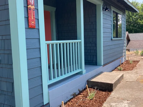 323 W 8th St, The Dalles, OR 97058