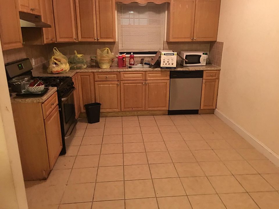 2nd image of 735 S 12th St #2