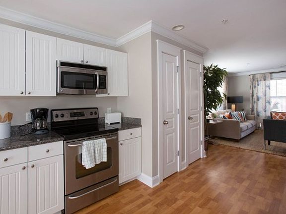 2nd image of 1615 Elmwood Ct Unit 205