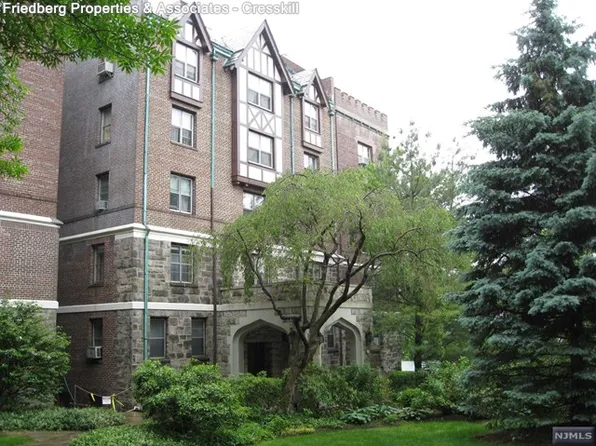 100 E Palisade Ave #B11-17, Englewood, NJ 07631