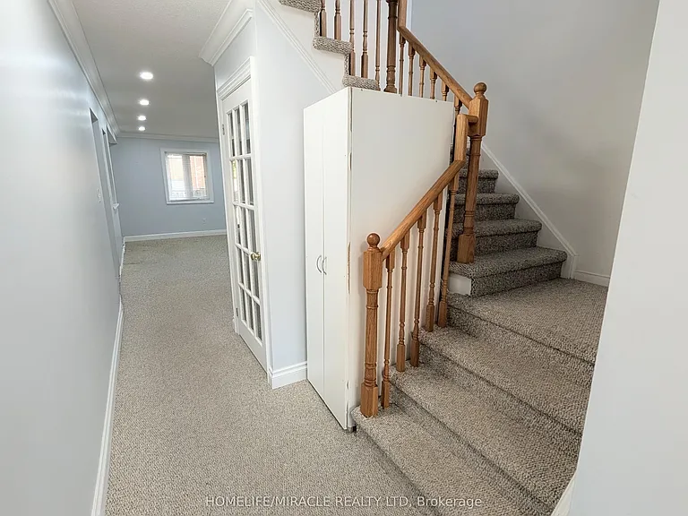 19 Wallace Dr — Photo 3