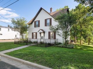 8609 Kennedy Memorial Dr, Saint Bonifacius, MN 55375