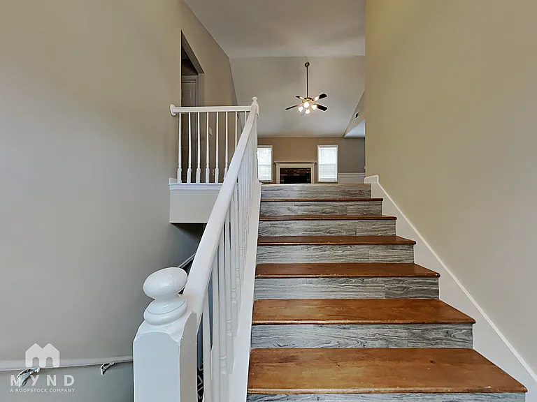 205 Ivy Ct — Photo 3