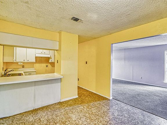 4th image of 225 Domingo Dr