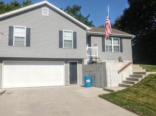 2402 Shirley Dr, Saint Joseph, MO 64503