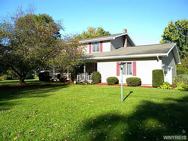 221 White Oak Dr photo 1