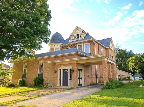 717 5th St, La Salle, IL 61301