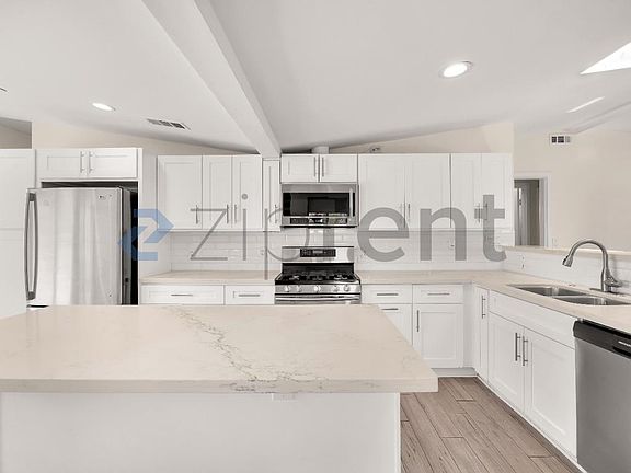 4th image of 648 Cocapah St