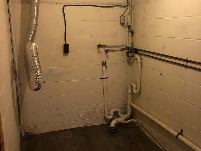21 Montgomery Ave — Photo 12