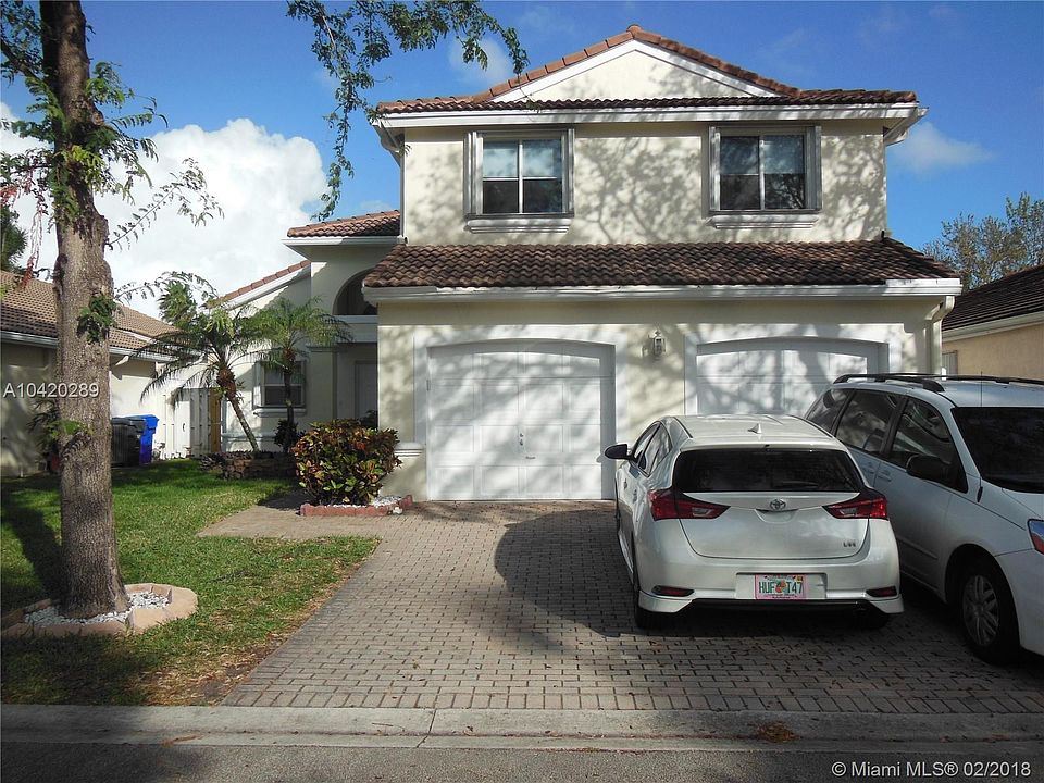 1st image of 4920 SW 33rd Ter