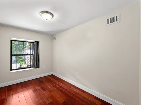 476a Jefferson Avenue image 4 of 9