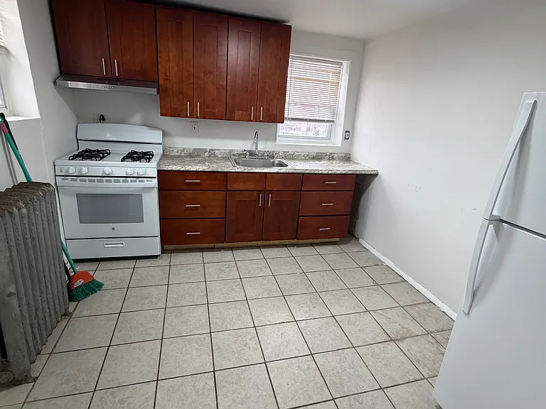 5803 Old Second St #B — Photo 2
