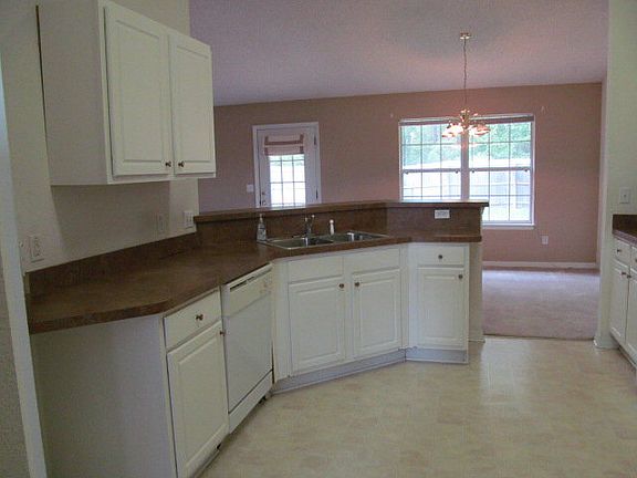 5th image of 57 Woodlawn Dr