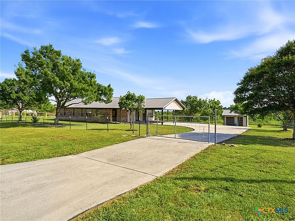 3rd image of 913 Ridge Dr