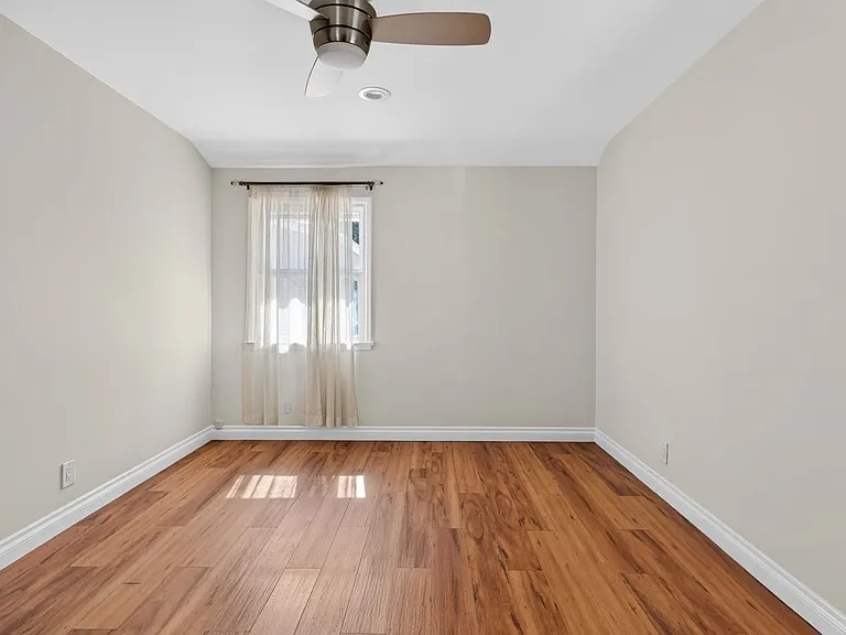 8007 Louise Ave — Photo 19