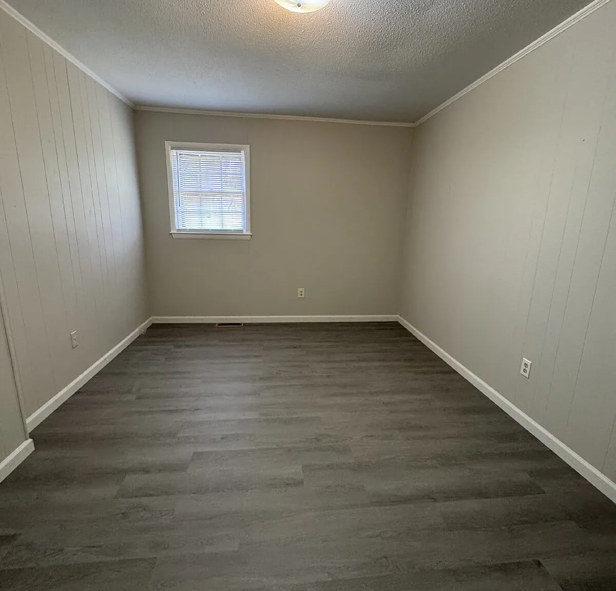 144 Nottingham Dr — Photo 2