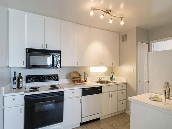 5th image of 3451 N Lake Shore Dr #2002