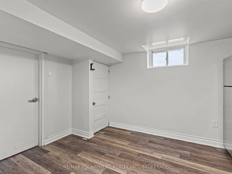 14 Westmount Ave #LOWER — Photo 9