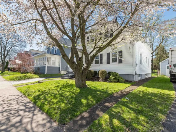 124 W Spruce St, East Rochester, NY 14445