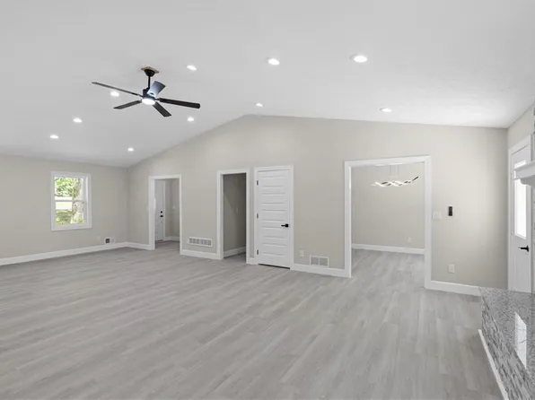 1729 Ridgedale Dr, Snellville, GA 30078