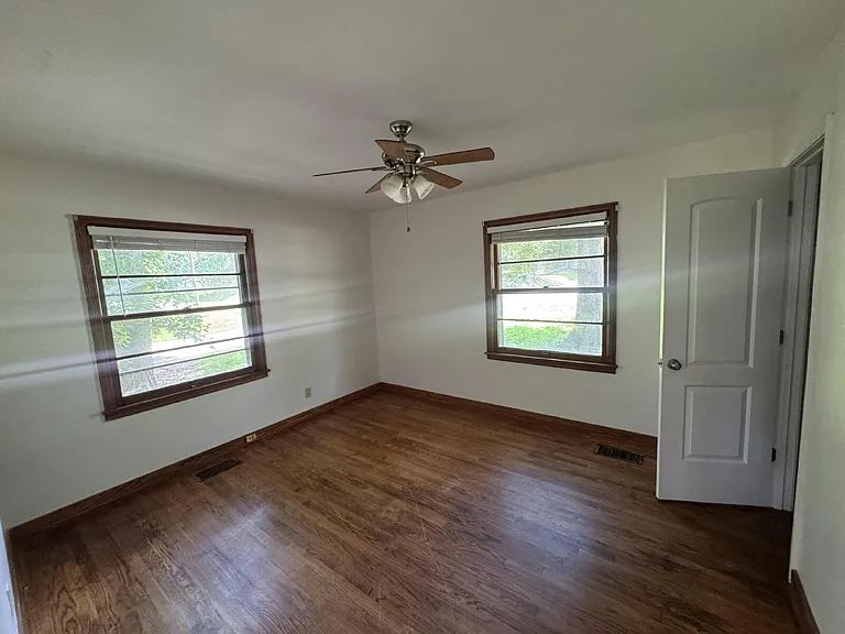 109 Park Ave — Photo 12