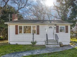 195 Maywood Dr, Mastic Beach, NY 11951