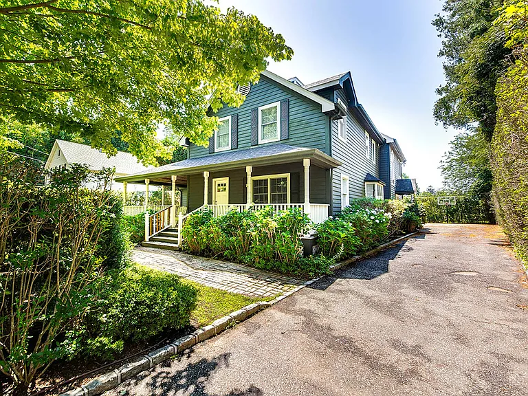 31 Narrow Ln — Photo 1