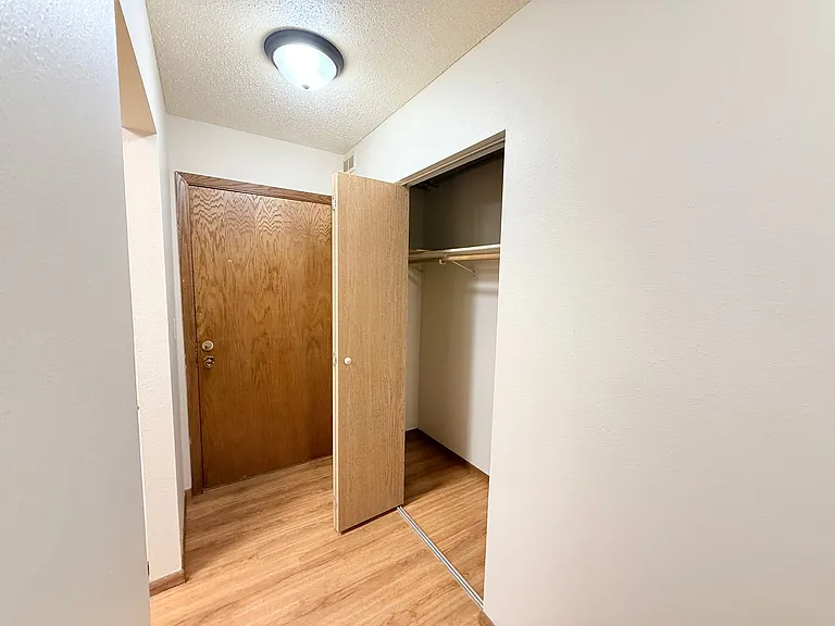 1422-32 — Photo 2
