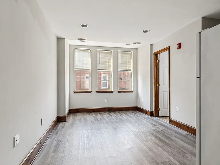 5101-21 Walnut St #27 — Photo 7