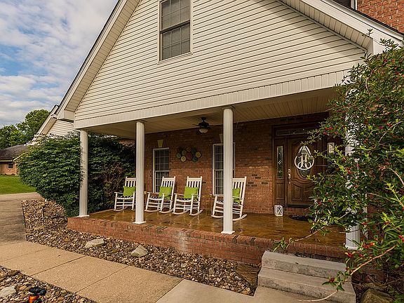 4th image of 11 Hawkesyard Ln