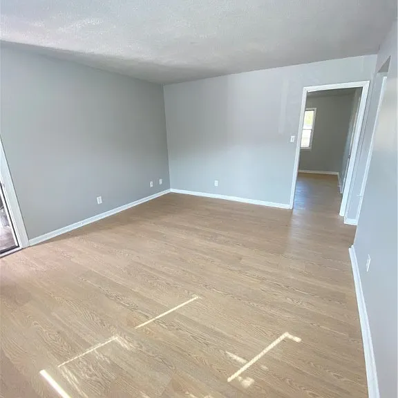 113 Woodhouse Ln #B — Photo 2