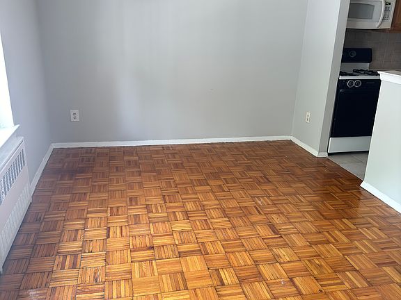 4th image of 4430 Douglaston Pkwy #2CA