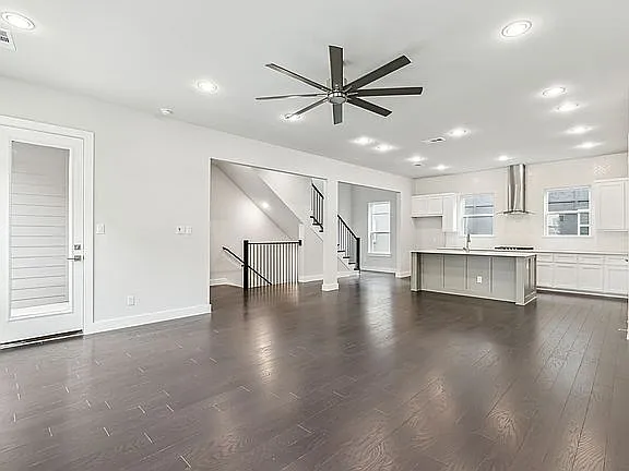 2628 Carmelita St — Photo 2
