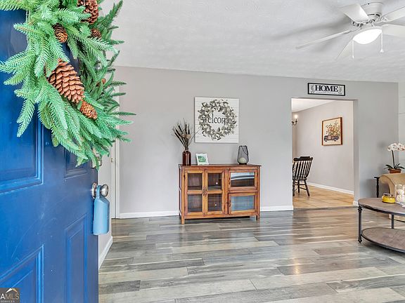 3rd image of 2089 Moore Rd