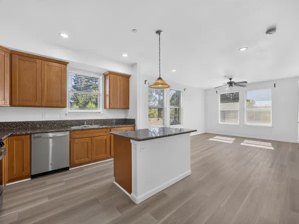 2504 Memory Ln #301, Sacramento, CA 95825