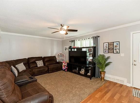 4th image of 826 S 52nd St