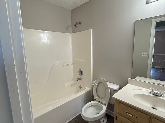 4th image of 695 Grant Dr