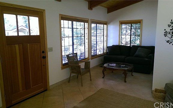 ENTRY ROOM