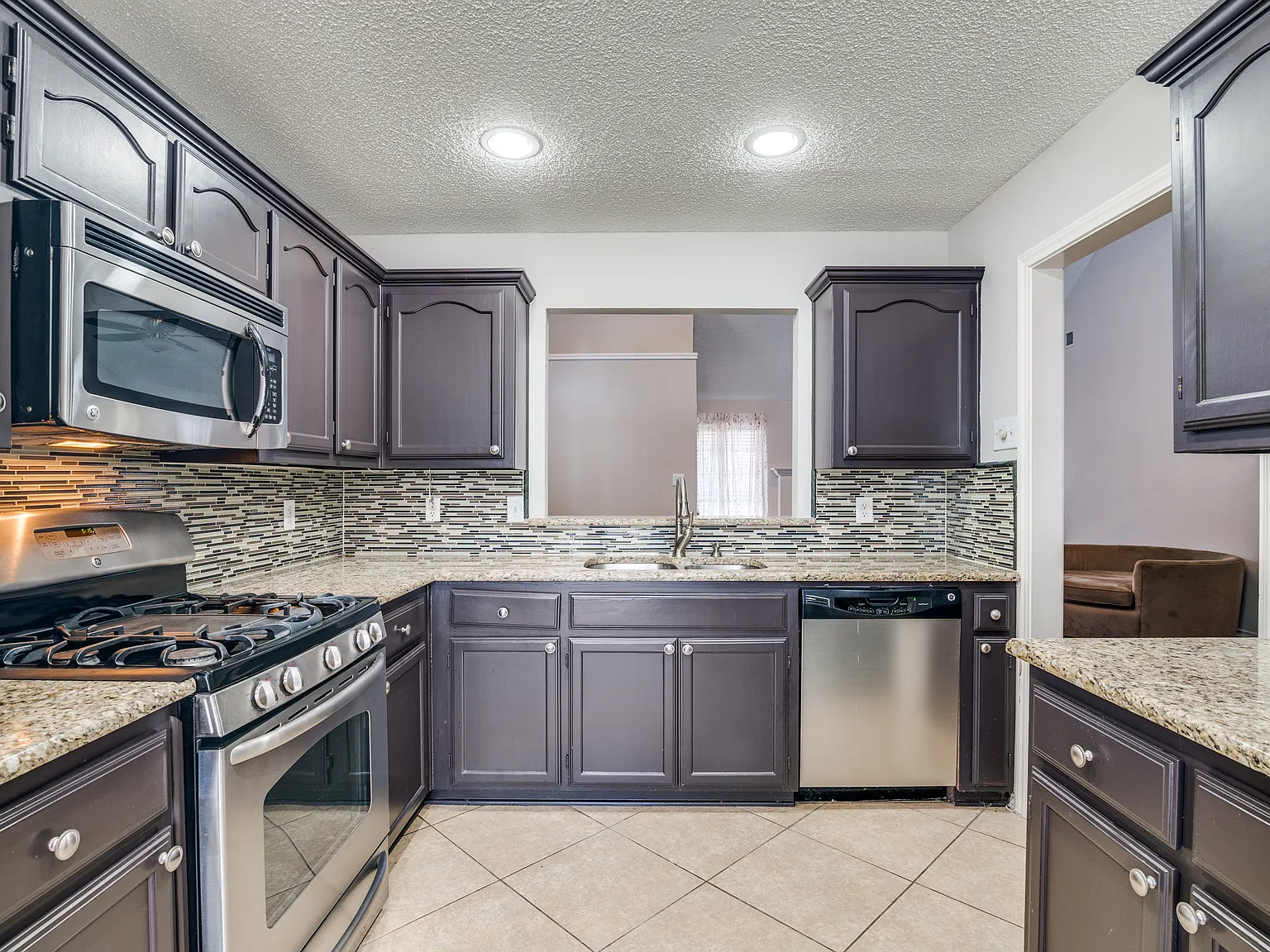 3 bed, 2.5 bath, 1704 sqft, $2,700 — Photo 4