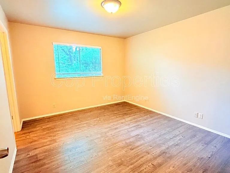 9319 Cliff Point Dr — Photo 15