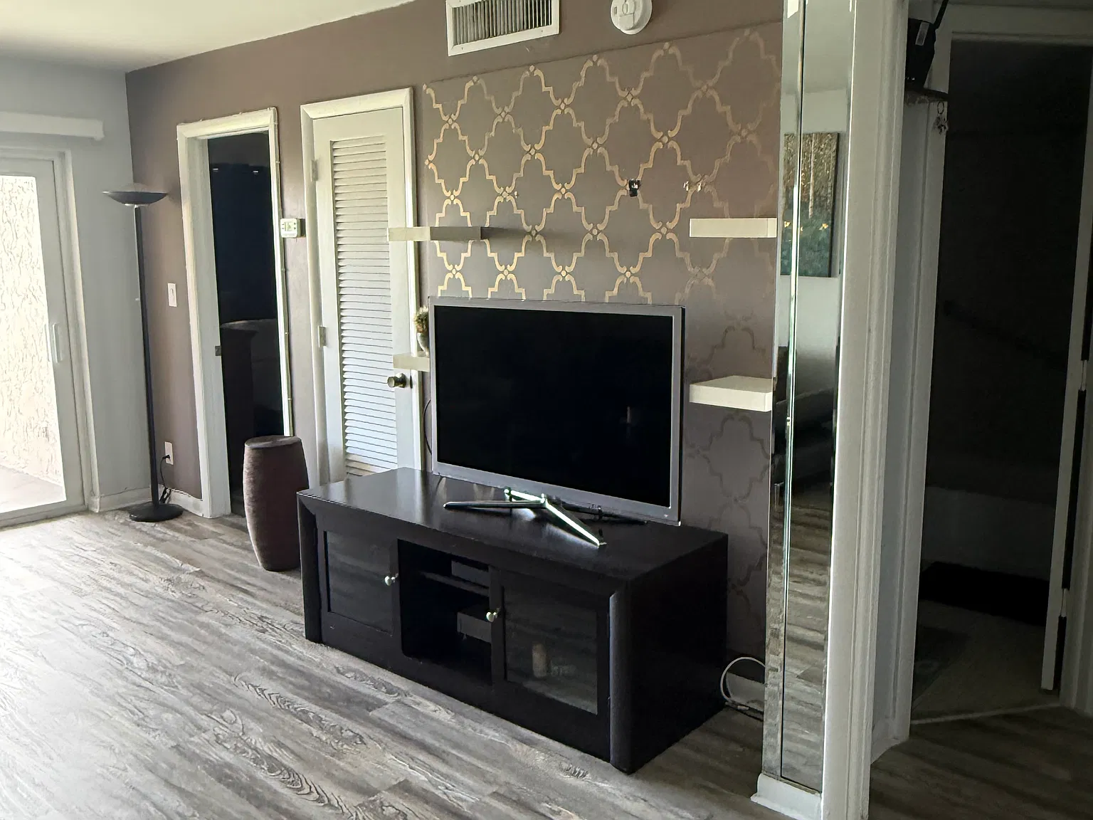 2 bed, 960 sqft, $2,400 — Photo 4