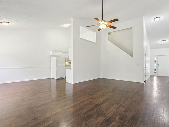 4th image of 565 Clairidge Ln