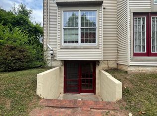 1100 Sugar Maple Ln, Herndon, VA 20170