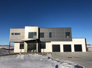 8233 Trevino Dr, Bismarck, ND 58503