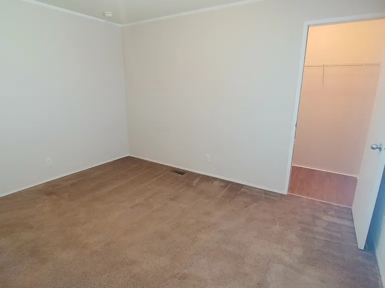 3951 Bentwood Cir W — Photo 39